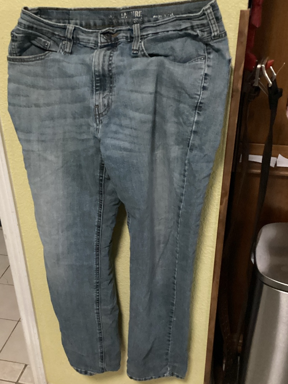 Signature by Levi Strauss men’s Light Blue Straight-Leg Jeans